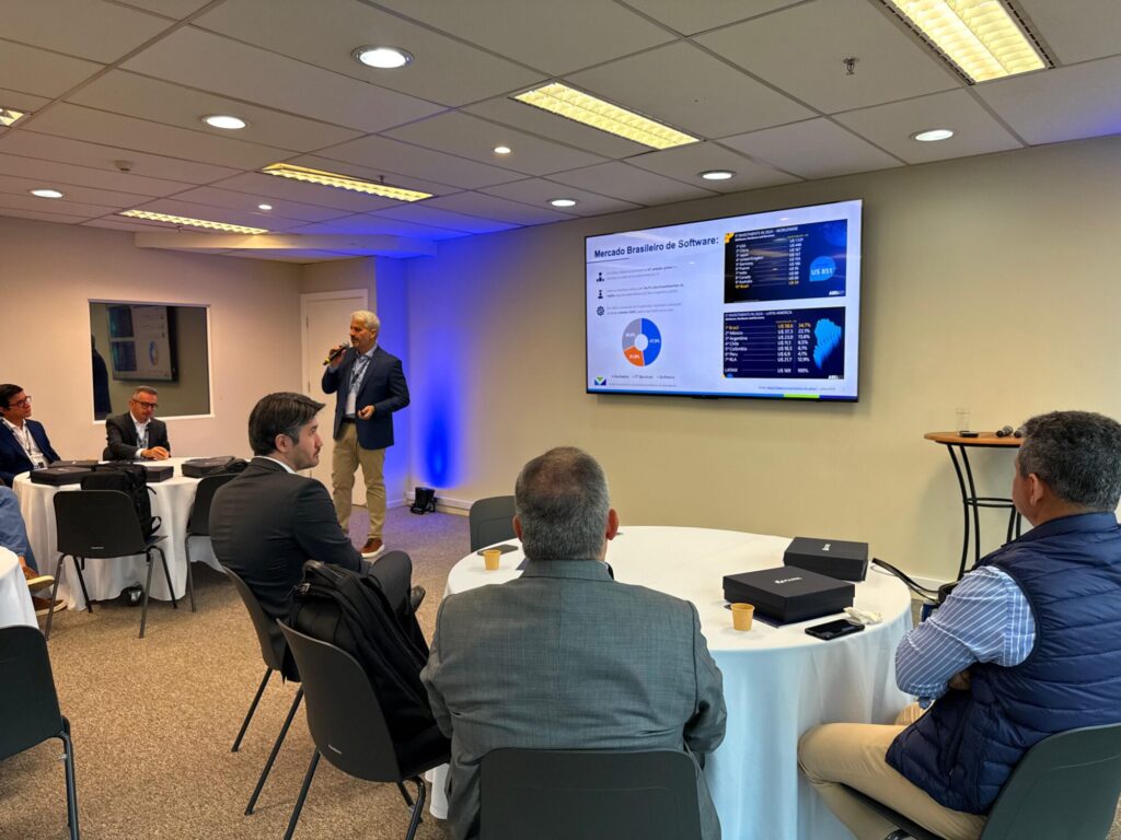 Ricardo Presenting The Software Market in Brazil
