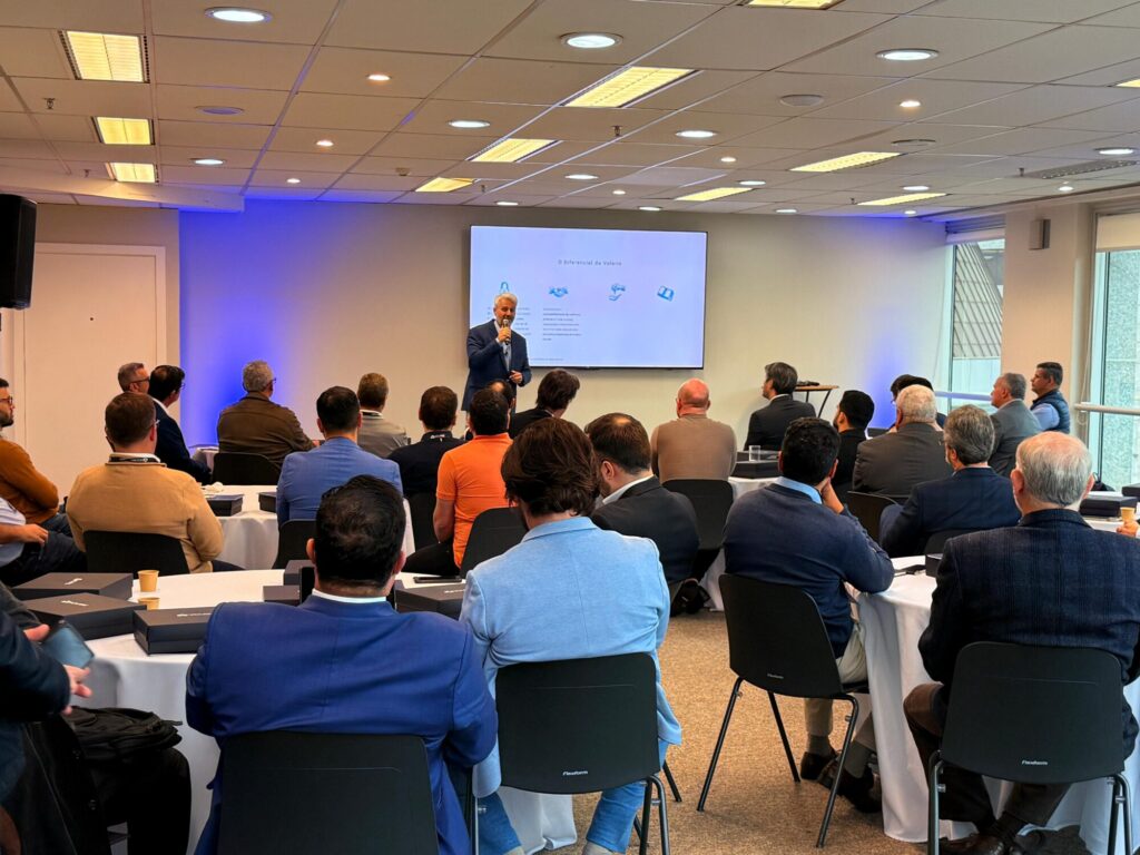 Ricardo with Audience from the back 3